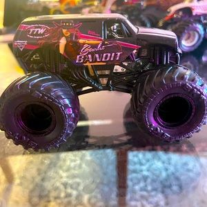 Hot Wheels Monster Jam Scarlet Bandit Monster Truck